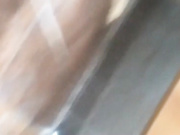 红花绿叶-新宝地2016白皮靴女生脱下裤子,拉到池子里,哗哗直响