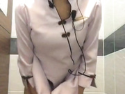 《台湾情侣泄密》饭店美女经理被调教上班时间B里塞跳蛋还要拿出来尝一尝