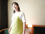 [MOGI-118] デカ尻Fカップの恵体持ちな現役保育士 桐島ゆず香 - 1of5