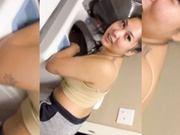 媚黑留学生 海外与黑鬼合租 耐不住巨根的诱惑 后入被黑鬼内射