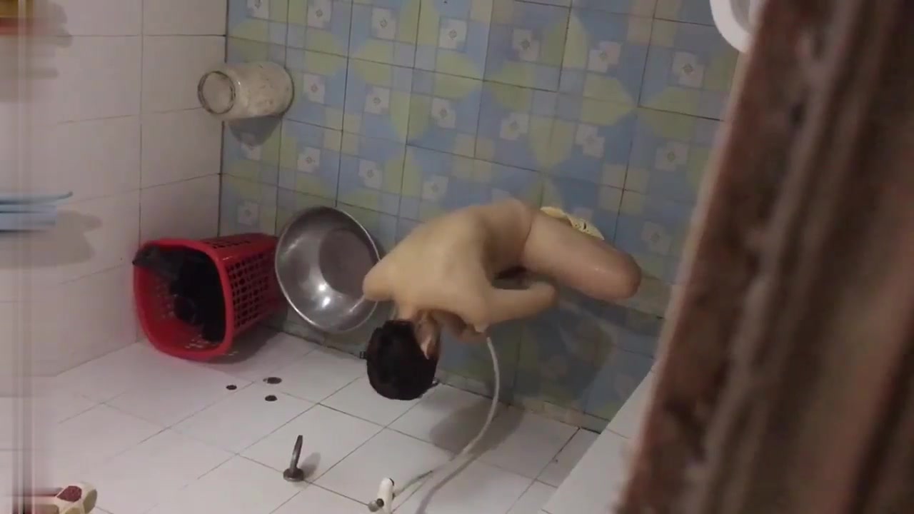 精品推薦 最新流出大神趴窗戶邊偷窺鄰居新搬來的打工妹子洗澡更衣 雪白肌膚堅挺美乳看得讓人欲火焚身 720P高清原版