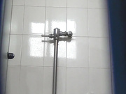 某商場公共女廁拍攝到的各式美女少婦如廁 貌似邊打電話還邊自拍 露臉高清