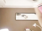 精品推薦 會所按摩理療女技師沒顧客時玩果聊 有人時給顧客口嗨亂摸搞完猛勁涑口 真是工作賺錢兩不誤啊 國語對白