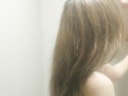 高顏值苗條紋身妹子和老鐵鏡頭前現場表演雙人啪啪大秀 各種體位玩弄從廚房幹到浴室直接累趴下了 對白誘惑