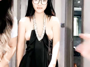 带两个妹子酒店玩双飞，全程露脸乖巧听话，床上床下轮着草两个骚逼，多体位蹂躏浪叫呻吟不止，精彩不要错过