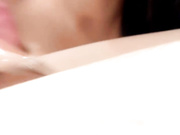 逼逼粉嫩的妹子跟小哥酒店开房激情啪啪，全程露脸口交大鸡巴，让小哥压在身下无套插入，逼逼好紧射在肚子上