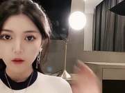 超级好看得妹子直播和男友操逼，连续被操了3小时真牛啊，妹子水流不止啊，都把妹子操哭了