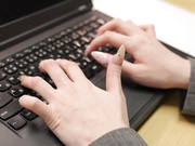 [破解] MIDA-305 会社の地味OLが卑猥な巨乳コスプレイヤーだったなんて…セクハラ強要パイズリぶっかけ輪●オフ会 百田光稀 - 1of5