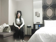 《用利抽插》极品白衣外围女神，美腿黑丝口屌摸穴，骚的很一直喊爸爸，人肉打桩机，逼多要操烂了1080P高清横版_op