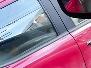 等红灯的时候旁边车的大哥一边开车一边扣副驾驶妹子的逼,录下来发给交警驾叔叔扣他分