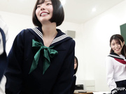 [破解]BAGR-077  パンチラごときで勃起する雑魚チ〇ポを集団で弄ぶメスガキ達の本性 - 1of5