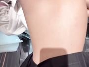 带很优雅的精致女生喝奶茶，喝完奶茶吃鸡吧，不让我进去说进去一点点行不行，全程对白非常有意思，非常害羞