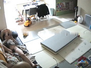 黑客破解家庭网络摄像头偷拍❤️饥渴小叔趁着家里没人把嫂子扑倒在沙发上抠穴干一炮