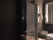 精彩对白【发情姐姐勾引处男弟弟开房】姐姐带刚高考完的弟弟去酒店开房做爱