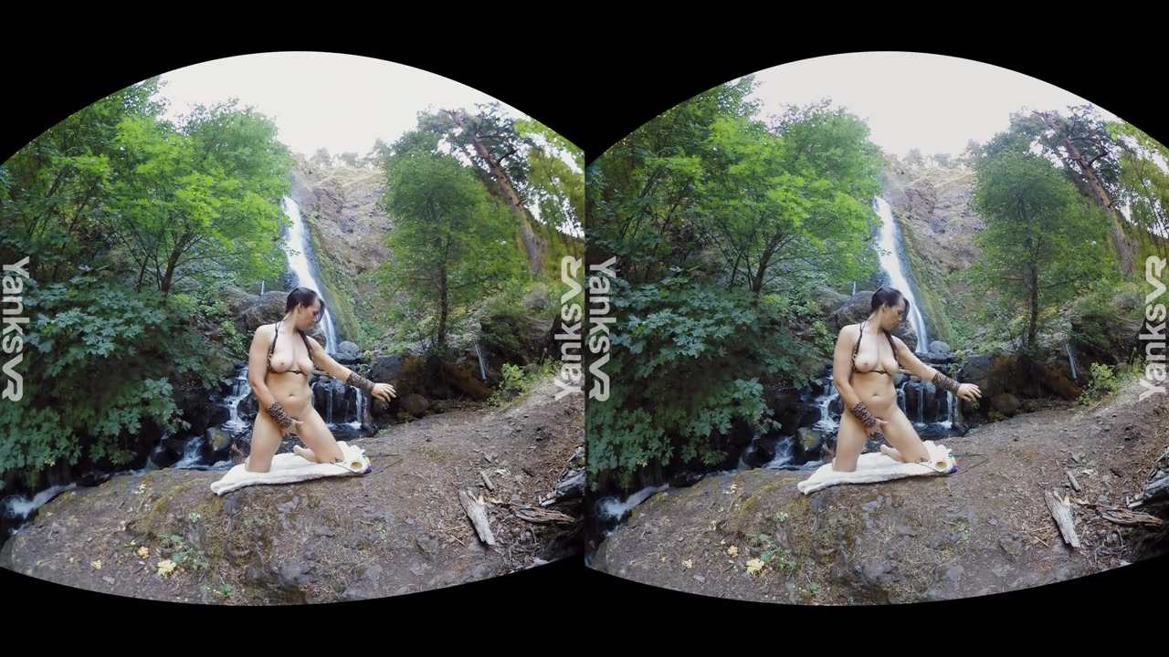 Tasty Teases Her Clit in Virtual Reality