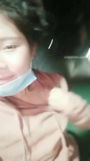 萝莉主播柠檬鸭店挑男公关挑了个不错的小帅哥开房两人都没带证件只好野战对白有趣