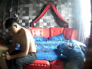 SM主题情趣酒店TP好漂亮的极品美乳妹子可惜了跟了个这么猥琐的吃货