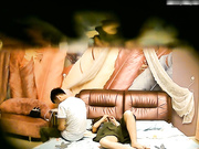 主题酒店羽毛房偷拍-很有文艺范的气质美女开始很正经没一会脱掉衣服伸开双腿说：不行,你快点,用力,我喜欢,天啊,我要!