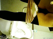 坐盗市最新流出新系列电动坐厕第一季丝袜美眉把内裤弄脏了脱下来丢掉