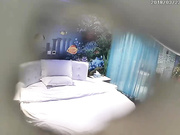 喷血推荐-酒店偷拍声音很嗲的长发美女啪啪时不配合说：不要,你别碰我那,我怕!最后被男的强行插进去干,真能叫!