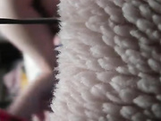 晚上在家調教小女友 振動棒快速抽插 流了一床淫水 叫聲超級瘋狂