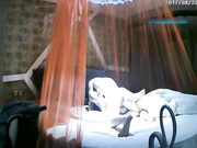 浪漫复古主题宾馆苗条气质漂亮美女与肌肉男开房啪啪啪先吃点KFC洗个鸳鸯浴床上换着花样爱爱有对白