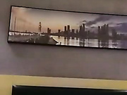 粉嫩娇小美女主播和样子猥琐的胖哥粉丝开房啪啪那包皮小鸡巴满足不了女主播