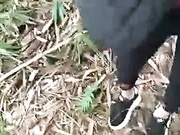 非常屌的90后白虎村姑和鲜肉级男主播户外野战太多蚊子了只好去人家的毛坯房里脱光了继续干