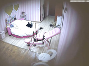 年轻性感大大学美女和帅气男友特色酒店第一次见炮椅2人研究后发现坏了最后在床上各种姿势疯狂抽插!太能操了!