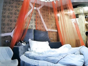 清纯漂亮的连衣裙美女和公司帅气男同事酒店开房,别看男的瘦操起逼来真是猛,把美女干爽后她还主动要第二次!