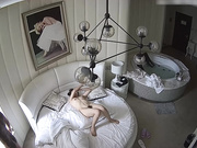 精品特色房偷拍气质漂亮的美艳少妇被经验丰富技巧到位的情人玩的欲死欲仙,高潮不断呻吟,差点没把她搞虚脱!