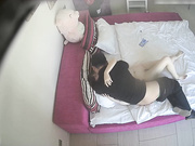 四眼男艳福不浅极品身材白嫩女友被调教非常淫荡裤子半脱强行后入连干2炮用手暴力抠逼干的妹子求饶哭腔叫爸爸