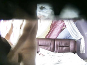 特色酒店偷拍气质女神范美女白领利用中午休息时间和异地情人开房,时间紧美女主动坐上去操,男的连续内射2次!