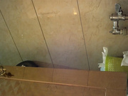 KTV夜场厕所偷拍.极品长腿女神,包臀齐B裙,看着手机傻笑