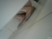 最新全景云上会 身材高挑清瘦粉裙少妇内裤上的卡通正对着肉穴勾引人