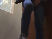 商场厕拍系列 天气冷了，妹子们都开始穿的厚起来了