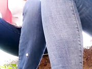 乡村姐妹俩户外直播骑着摩的搜寻猎物上山勾引护林防火员啪啪玩双飞轮班插谁都不闲着呻吟声很大对白淫荡