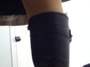 商场排队厕拍系列9 看起来很富有的阿姨穿着性感丝袜下面看着很干净