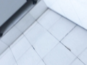 国内牛人潜入某广告公司写字楼女厕偷拍红衣美女出来捂着脸难道发现被拍了