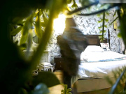 年轻漂亮的翘臀短发美女还在接男友电话就被小情人拉掉裤子各种高难度姿势猛插,阴毛旺的像森林一样.国语!