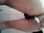 超级清纯的小嫩妹，经常看大片受不了自己自慰，每天网上约好多网友来插她，妹妹哥哥来帮你好吗