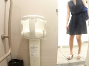 最新流出車站蹲便雙視角TP各種類型美眉方便