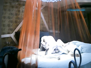 喜欢健身又不爱带胸罩的清纯美女被刚认识的健身教练酒店各种动作操了30多分钟还不射,美女受不了不干了!