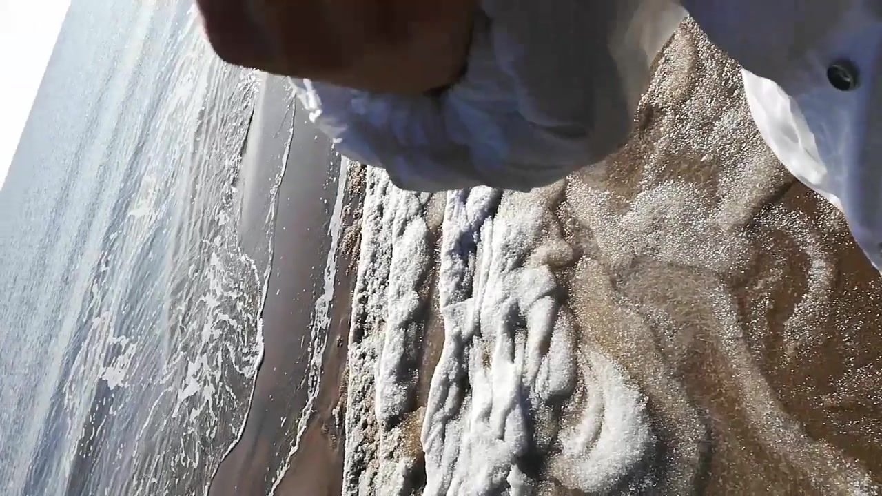 包皮哥海边艳遇离异富姐大冷天直接脱下裤子就在户外无套啪啪720P高清无水印