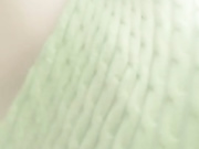 气质白嫩美少妇大白天在莲花上勾搭陌生小哥哥野外大战口爆吞精样子特淫骚