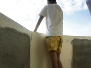 苗条美臀外围女被土豪包养三亚旅游露天阳台面朝大海啪啪啪这种环境打炮太刺激还说受不了了射给我