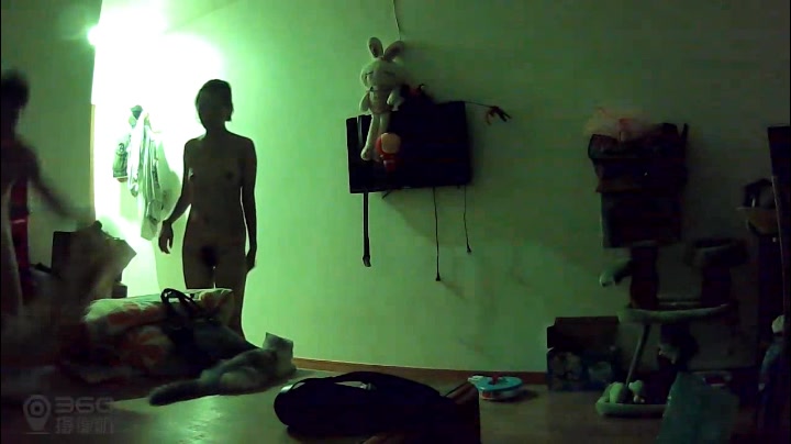 黑客偷拍小夫妻看AV看多了 也要练练站着操逼