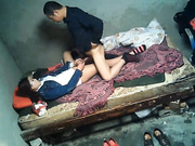 棚户区站街妹中年大叔挺幸运碰到一位脸蛋长得不错有几分气质的小姐貌似还是一个白虎馒头B