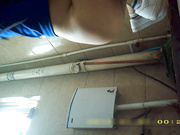 某站最新流出女厕高清露脸几个高颜值美眉戴名表潮妹的卫生纸擦完鼻子再擦逼