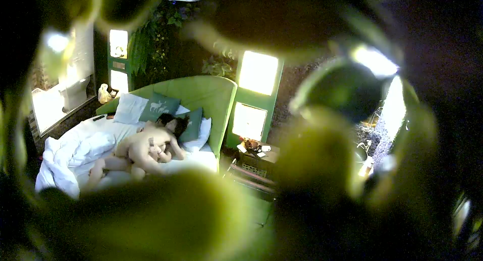 周末没课出来开房爱爱的年轻大学生情侣火气旺盛歇歇停停连干了3炮最后妹子还想要肉棒硬不起来了